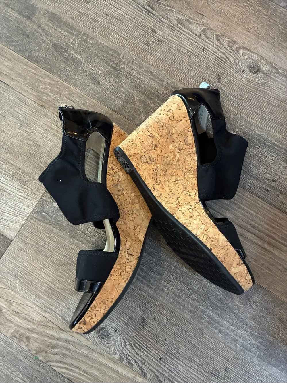 Adrienne Vittadini Black Patent/ Stretchy Straps Back Zipper 4” Cork Wedges 9.5
